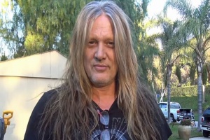 Sebastian Bach staví chatku pro bicí a hodlá nahrávat nové album