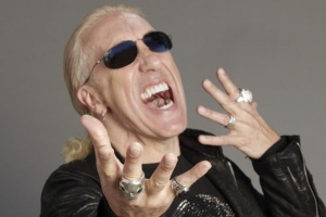 Jako hurikán, ale trošku víc heavy. Dee Snider jede na vlně