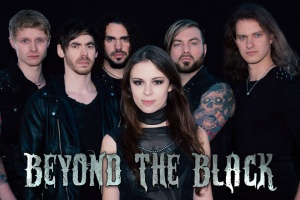 Symfometalové BEYOND THE BLACK žene hurikán