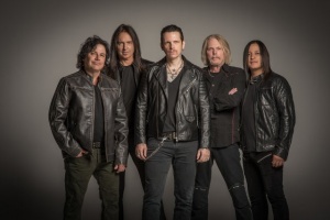 Pistolníci BLACK STAR RIDERS točí s kytaristy