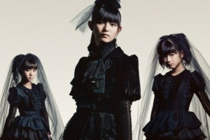  BABYMETAL jásot přes slzy. Nový klip i odchod členky