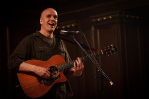 Devin Townsend komorně se španělkou po klubech