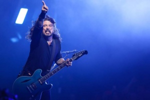 Dave Grohl jako Satan, Billy Crystal coby Bůh