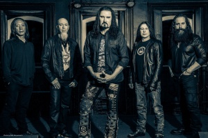 Padáme do světla v nadpozemských konturách DREAM THEATER