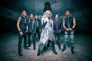 Noora Louhimo z BATTLE BEAST: Nechci být nikdy perfektní