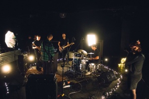 Do světa letí nová série live sessions z Brna 