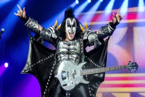 KISS Speciál uvádí: GENE SIMMONS – Hody nenasytného démona