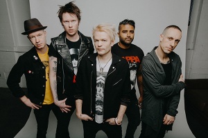 Kazisvět Cosmo. SUM 41 naráží do politiky