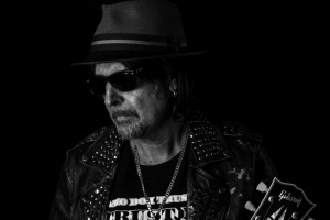Phil Campbell má venku singl s Alicem Cooperem
