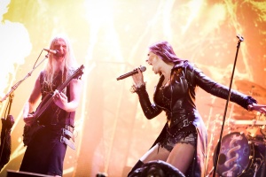 Floor vyráží na sólo turné, NIGHTWISH točili klip