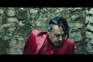 Nový LINDEMANN. Mučí ho, on si perverzně lebedí