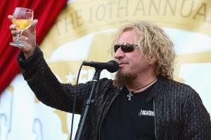  Sammy Hagar zve do své haciendy u jezera