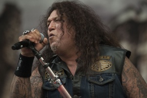 Koronavirus: Nevybírá si, má ho i Chuck Billy