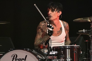 Tommy Lee z MÖTLEY CRÜE má dva nové singly