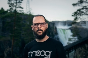 IHSAHN přichází s kontrastním minidiskem