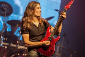I kytarista MEGADETH se činil a nabízí desku zdarma