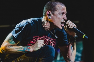 Chestera Benningtona prý velmi trápila kritika posledního alba LINKIN PARK