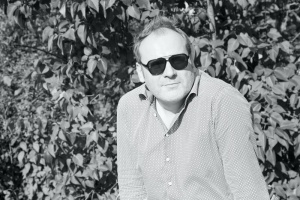 Nové čtení o hudbě: Michal Pařízek vydává knihu Uprostřed příběhu
