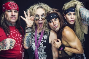 Song na míru od STEEL PANTHER? Za raketu je váš