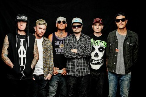 HOLLYWOOD UNDEAD se v novém klipu spolčili s PAPA ROACH a ICE NINE KILLS