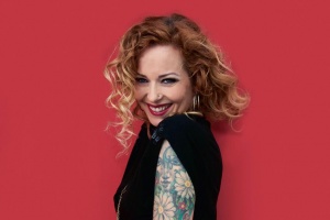 Anneke van Giersbergen odhalená až na kost