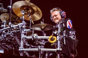 Jednoruký bicman DEF LEPPARD zvolen nejlepším bubeníkem na světě