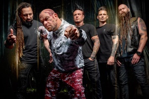 Zpěvák FIVE FINGER DEATH PUNCH vytvoří ze svých domů centra pro zotavování závislých