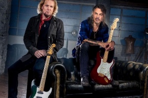 Adrian Smith a Richie Kotzen představili novou bluesovou skladbu
