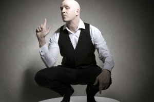 Devin Townsend vytuní 1. máj opulentním streamem
