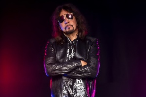 Z Ace Frehleyho (ex-KISS) je sedmdesátník. „Cítím se na 25,“ říká