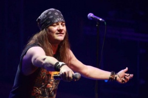 Zemřel bývalý zpěvák SKID ROW Johnny Solinger