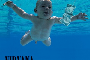 Kojenec z obalu „Nevermind“ od NIRVANY žaluje kapelu i label. Požaduje 3 miliony