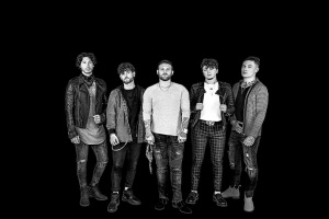 ASKING ALEXANDRIA jsou zpět. Zkoušejí to hardrockově