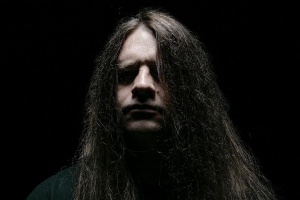 Poslechněte si sólového Corpsegrindera
