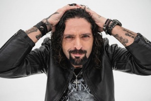 Ronnie Romero vydá sólové album oblíbených rockových pecek