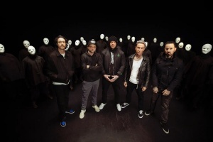 HOLLYWOOD UNDEAD vzpomínají na své drsné dospívání v novém singlu