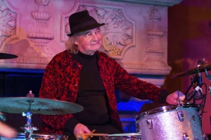 Zemřel Alan White, bubeník YES