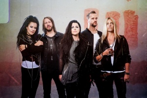EVANESCENCE vyhodili kytaristku a hlásí změny ve složení kapely