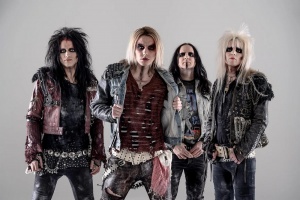 CRASHDÏET + STEEL PANTHER = „Powerline“