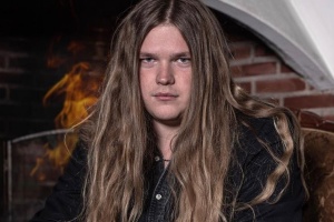 Takhle suverénně Tommy ze SABATON dává HELLOWEEN