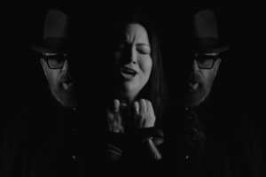 Oblíbená „Love Hurts“ má novou verzi z dílny EVANESCENCE a EURYTHMICS