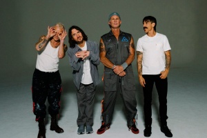 Dvojalbum jen šest měsíců po předchozí desce? Pro RED HOT CHILI PEPPERS žádný problém!
