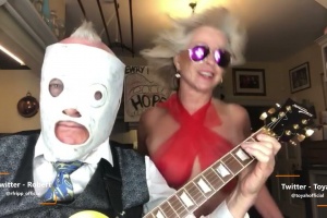 Excentričtí seniorští youtubeři se nebojí ani SLIPKNOT