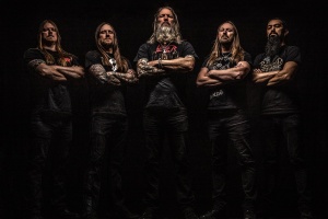 Jak vypadnout z kanceláře podle AMON AMARTH