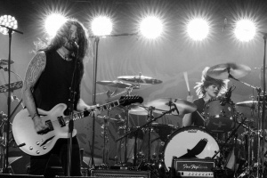 Husina dne: FOO FIGHTERS ve Wembley vzpomínali na Taylora Hawkinse i s jeho synem
