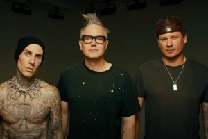 Tom DeLonge je zpět v BLINK-182, trio příští rok dorazí do Prahy