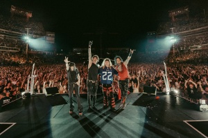 MÖTLEY CRÜE a DEF LEPPARD zahrají v červnu v Praze, předprodej startuje