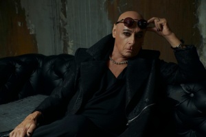 Sólovka za šest hvězd! Joe Lynn Turner vydání novinky doprovodil klipem