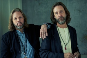 Kytarou na solar – THE BLACK CROWES si s neukázněným divákem nebrali servítky