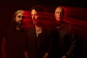 THE WINERY DOGS sdílejí nejdivočejší skladbu nového alba „III“